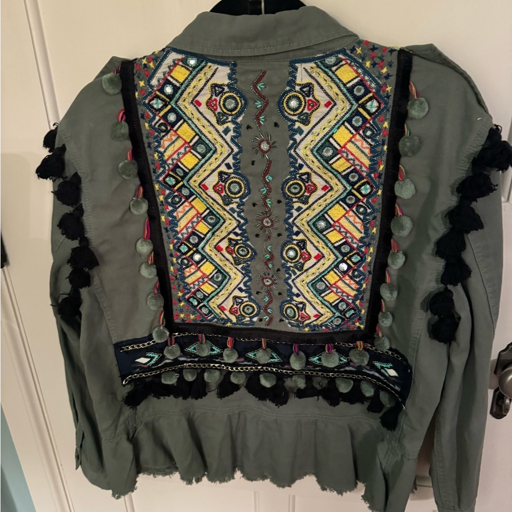 Incredible Zara jacket with stunning details on back. Size L. Worn twice.